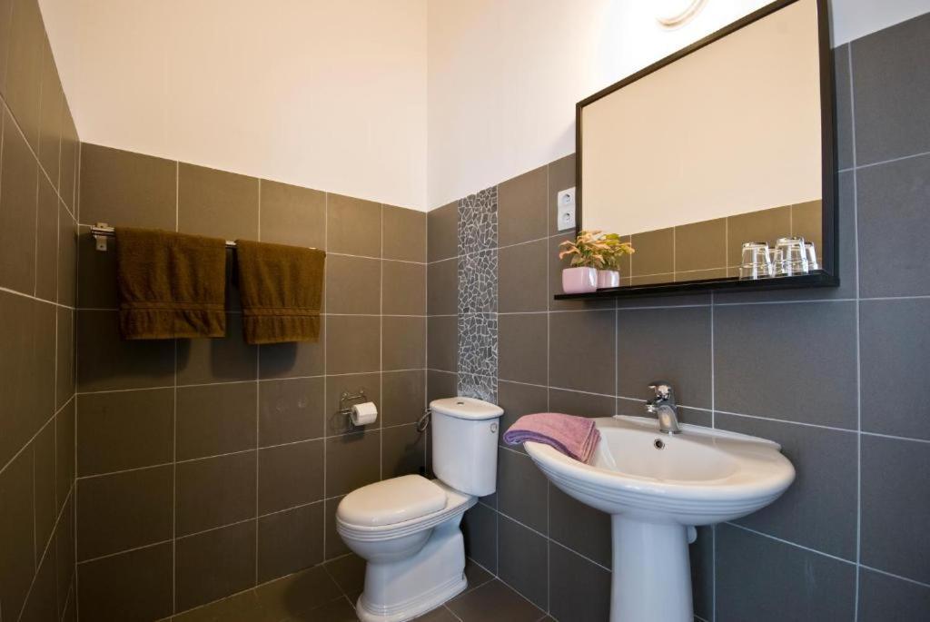 Balcony Apartment Будапеща Екстериор снимка
