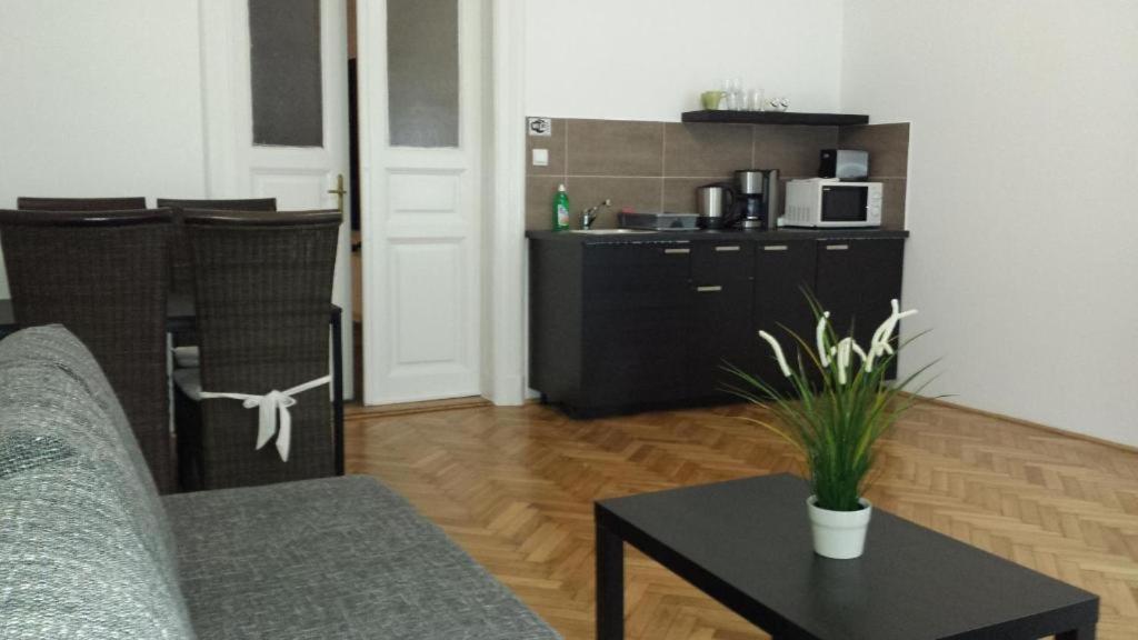 Balcony Apartment Будапеща Екстериор снимка