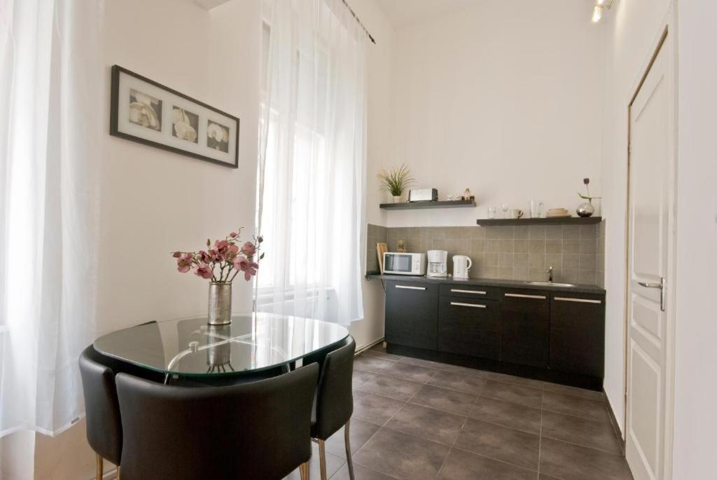Balcony Apartment Будапеща Екстериор снимка