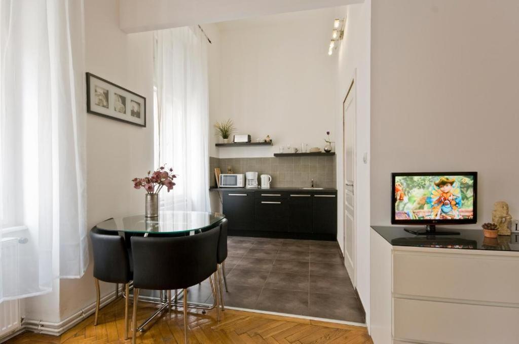 Balcony Apartment Будапеща Екстериор снимка