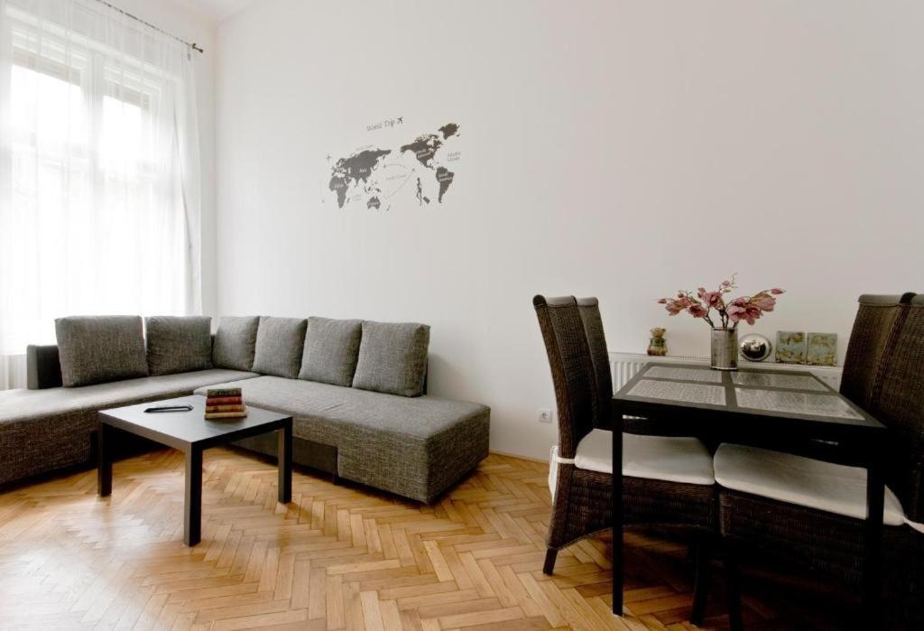 Balcony Apartment Будапеща Екстериор снимка