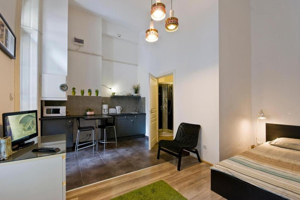 Balcony Apartment Будапеща Екстериор снимка
