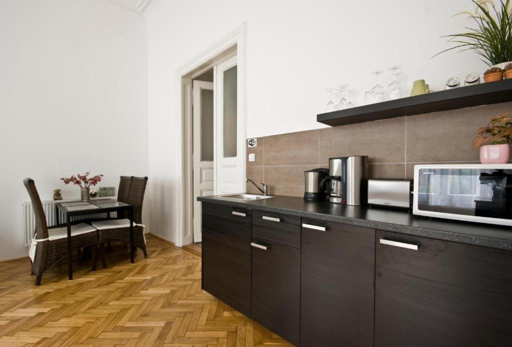 Balcony Apartment Будапеща Екстериор снимка