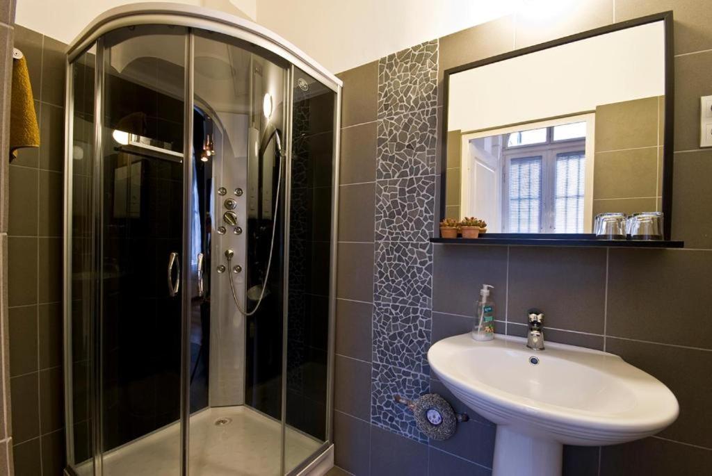 Balcony Apartment Будапеща Екстериор снимка